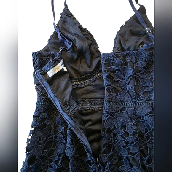 NWT Morning Mist Beautiful dark blue navy overlay lace dress women's size 10. - Picture 5 of 13